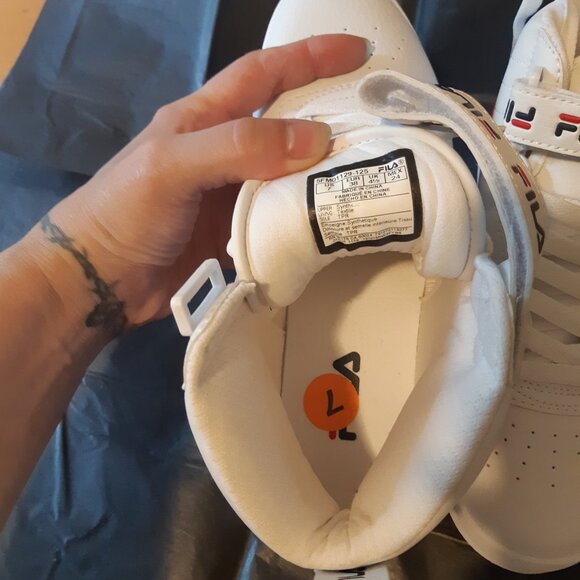 NWOT Fila sneakers - Picture 5 of 9